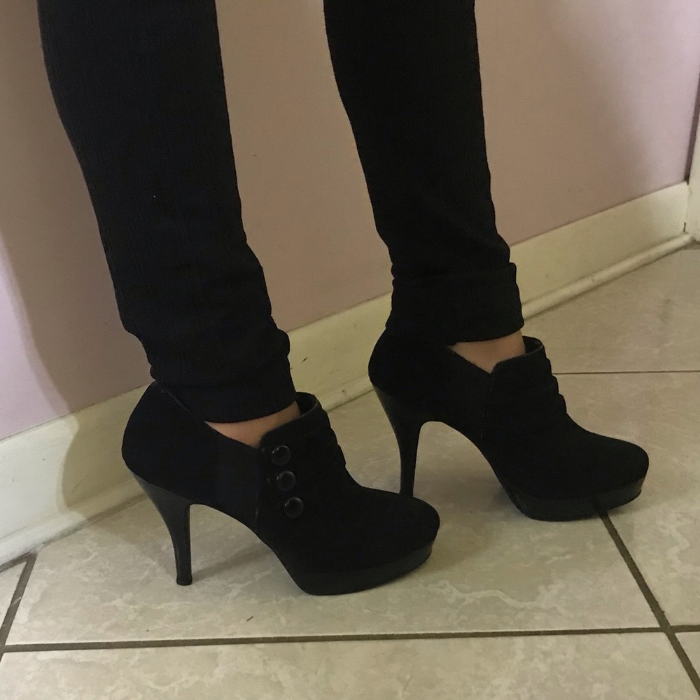 Unlisted By Kenneth Cole Heeled Black Boots
